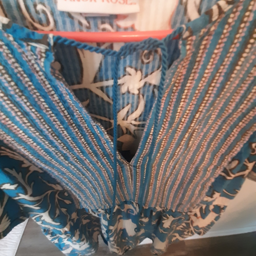 Knox Rose Blue and White Flowy Boho Blouse 1x - Picture 4 of 7
